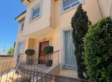 Casa · 487m² · 3 Recámaras · 4 Estacionamientos · Venta Casa en Santa Fe con Doble Seguridad y Vistas Verdes
