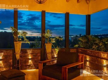 Casa · 800m² · 3 Recámaras · 4 Estacionamientos · Casa en Venta en Campanario, Frente Área Verde, con Jacuzzy