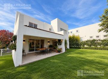 Casa · 454m² · 4 Recámaras · 4 Estacionamientos · Casa en Venta en El Campanario