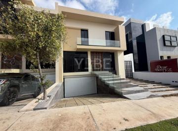 Casa de 3 habitaciones, Zapopan · En Venta Casa de Lujo en Valle Imperial