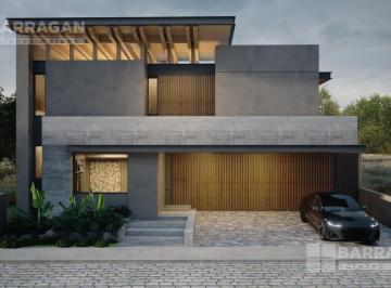 Casa · 394m² · 3 Recámaras · 3 Estacionamientos · Casa en Venta en Lomas del Campanario Norte, Lagos