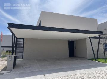 Casa · 280m² · 3 Recámaras · 2 Estacionamientos · Casa en Renta en Lomas del Campanario Norte, Condominio San Felipe con Amenidades