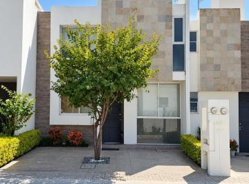 Casa · 144m² · 3 Recámaras · 2 Estacionamientos · Casa en Renta en Ronda Residencial Al Sur de La Ciudad Ge