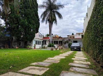 Casa · 275m² · 4 Recámaras · 6 Estacionamientos · Casa en Renta de Una Planta – Colonia Delicias, Zona Dorada