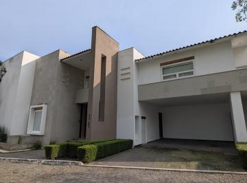 Casa · 550m² · 3 Recámaras · 3 Estacionamientos · Casa en Renta en Providencia, Metepec