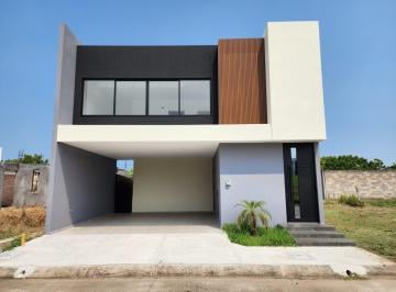 Casa · 272m² · 4 Recámaras · 2 Estacionamientos · Lomas del Dorado, Casa en Venta de 4 Recámaras, Una de Ellas en Planta Baja