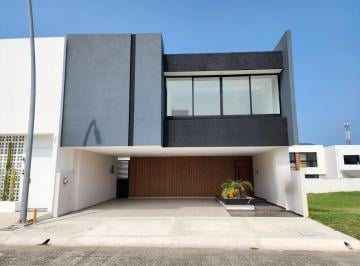 Casa · 269m² · 4 Recámaras · 2 Estacionamientos · Lomas del Dorado, Casa en Venta de 4 Recámaras, Una de Ellas en Planta Baja con Alberca