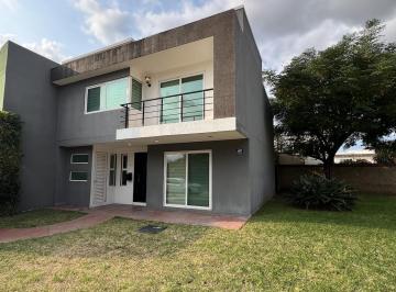 Casa de 3 habitaciones, León · Casa Moderna en Esquina con Excelente Distribución y Jardín – Residencial Natura