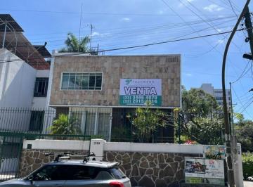 Casa uso de suelo de 4 habitaciones, Guadalajara · Extraordinaria Propiedad en La Colonia Americana