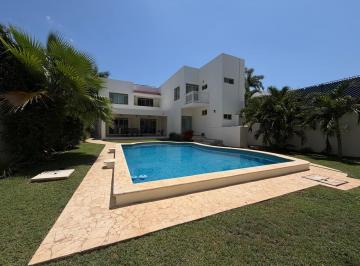 Casa de 6 habitaciones, Mérida · Hermosa Propiedad en La Col. Montebello, Mérida