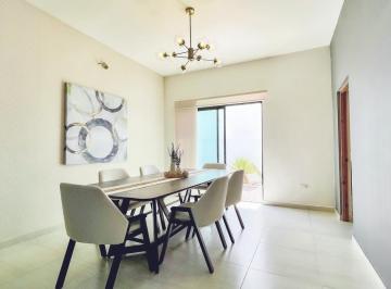 Casa de 3 habitaciones, La Paz · Casa en Venta con Recámara en Planta Baja