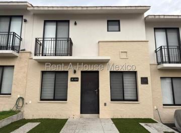 Casa · 110m² · 3 Recámaras · 2 Estacionamientos · Casa en Venta en Zire con Vestidor y Baño en Recámara Principal Rah752