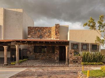 614d60f6ecaa26bff4857fcab9c5eab3dd1dfe235d03c8457bb0b5b4b8691a4f · Casa de Una Palnta en San Miguel de Allende, 3 Recámaras, Jardín y Terraza