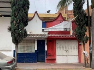 Casa de 5 habitaciones, Tonalá · Casa en Venta en El Centro Artesanal de Tonalá, Jalisco