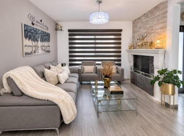 Foto 1 · Casa en Venta en Foresta Dream Lagoons, Metepec: Cocina Remodelada, 3 Recámaras con Baño, 3 Pis.