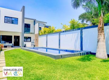 Casa de 6 habitaciones, Emiliano Zapata · Casa con 6 Recamaras, Alberca y Amplio Jardin en Fraccionamiento Brisas, Cuernavaca, Morelos.