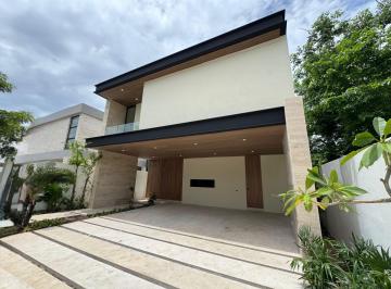 Casa de 3 habitaciones, Mérida · Casa en Renta en Mérida, Privada Tamara. Zona Country Club $55,000