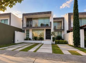 1 · Casa en Renta en Cumbres del Lago con Amplio Jardín, 3 Hab. Mas Estudio