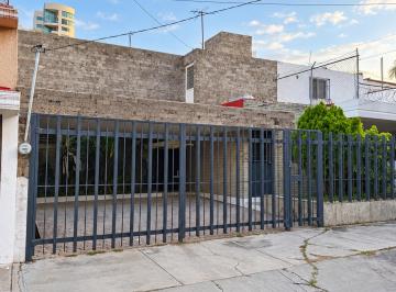 Casa de 5 habitaciones, Guadalajara · Casa Remodelada en Renta en Prados Providencia | Uso de Suelo Mixto