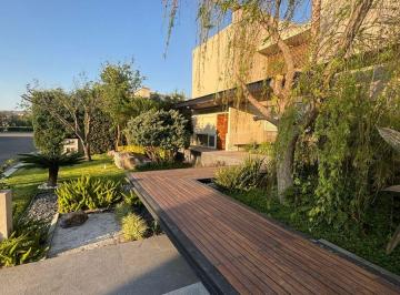 Casa de 4 habitaciones, Querétaro · Casa en El Campanario Amplio Jardín con 4 Recámaras