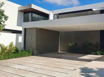 Casa de 5 habitaciones, Mérida · Casa con Piscina en Venta Mérida|tamanché|444.23 M²| 5 Recámaras|club de Golf