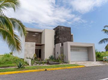 Casa de 4 habitaciones, Alvarado · Se Vende Casa con Alberca Frente Al Mar