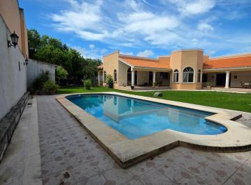Casa · 635m² · 4 Recámaras · 3 Estacionamientos · Casa en Montes de Ame
