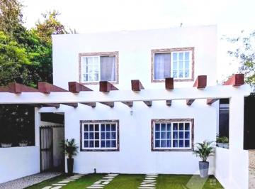 Casa · 231m² · 4 Recámaras · 2 Estacionamientos · Casa en Venta Regatta en Puerto Morelos