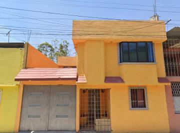 Casa de 4 habitaciones, Venustiano Carranza · Casa en Venta Arenal 4ta Secc
