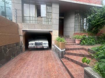 Casa · 454m² · 6 Recámaras · 2 Estacionamientos · Casona en Venta en Ladron de Guevara
