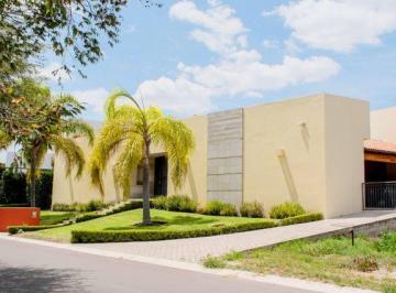 Casa en condominio · 715m² · 4 Recámaras · 7 Estacionamientos · Residencia de Lujo en Venta | El Campanario, Querétaro