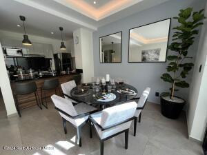 Casa · 302m² · 2 Recámaras · 3 Estacionamientos · Casa en Venta en Cuajimalpa de Morelos, Cuajimalpa Gis 25 - 652.