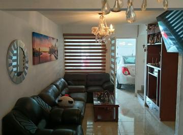 Casa de 2 habitaciones, León · Casa en Venta en Valle de Las Torres | 3 Niveles | $2,400,000