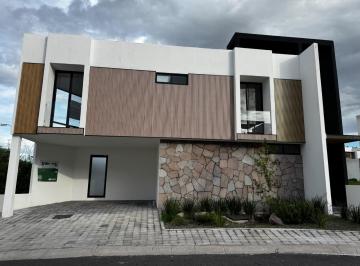 Fachada Principal · Casa Nueva de Autor en Esquina con 3 Niveles y Roof Garden | Bio Preserve Juriqu