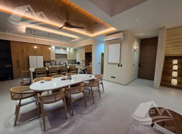 Casa · 284m² · 3 Recámaras · 2 Estacionamientos · Casa en Playa del Carmen