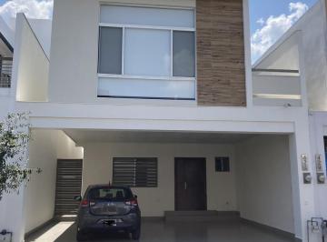 Casa · 3 Recámaras · 3 Estacionamientos · Casa en Renta