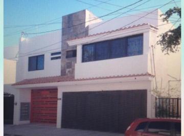 Departamento de 1 habitación, Culiacán · Loft Amueblado, con Cama Queen, Baño