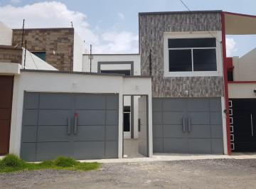 Casa · 350m² · 4 Recámaras · 4 Estacionamientos · Casa en Renta, Capultitlan, Muy Cerca de Pacífico " Nueva "