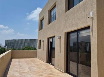 Terraza privada en L · Townhouse con Terraza Privada y Amenidades Premium