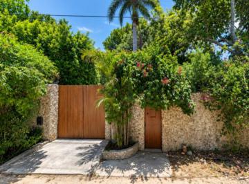 1 · Residencia Campestre de Una Planta en Venta en Cholul.