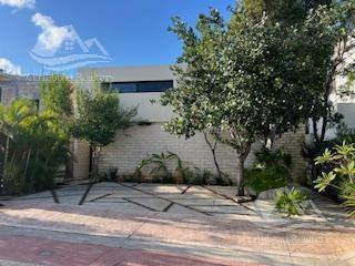 Casa · 343m² · 3 Recámaras · 3 Estacionamientos · Casa en Venta en Lagos del Sol Cancun