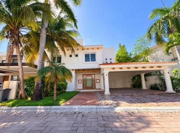 Casa de 3 habitaciones, Cancún · Residencia Frente Al Canal en Isla Dorada