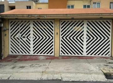Casa de 3 habitaciones, Cuautitlán Izcalli · Casa en Remate en Cuautitlán Izcalli