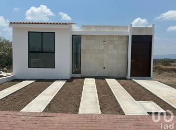 Casa · 63m² · 2 Recámaras · 2 Estacionamientos · Venta Casa de Una Planta Ciudad Maderas Montaña