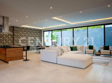 Casa · 347m² · 4 Recámaras · 2 Estacionamientos · Casa en Venta Frente a Parque en Sm 12 - Cancún