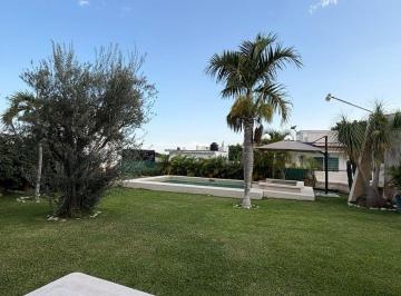 0d6f1c9e3ffdab8195a5fcffc8fc1008556ef57648403c26deaf9e93171fdb9e · Casa con Jardín Tropical, Alberca y Jacuzzi en Lomas de Cocoyoc