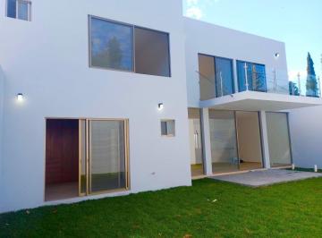 Casa · 252ha · 3 Recámaras · 2 Estacionamientos · Venta Casa Moderna en Cuernavaca clave Cs598
