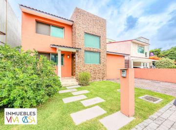 Casa de 4 habitaciones, Jiutepec · Casa en Par Vial con 4 Recamaras y Alberca, Dentro de Fraccionamiento, Jiutepec, Cuernavaca, Morelos