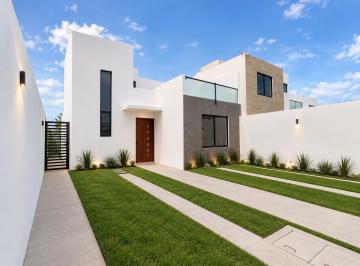 Casa de 2 habitaciones, Corregidora · Casa en Venta Recamara | Planta Baja 180 m²