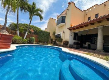 Casa · 244m² · 3 Recámaras · 2 Estacionamientos · Casa en Venta Colonia Delicias Cuernavaca
